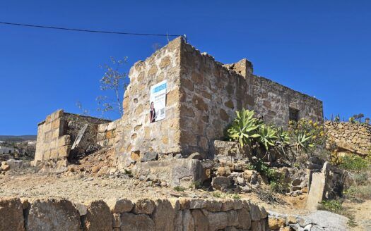 Fantástico terreno de asentamiento rural con edificación
