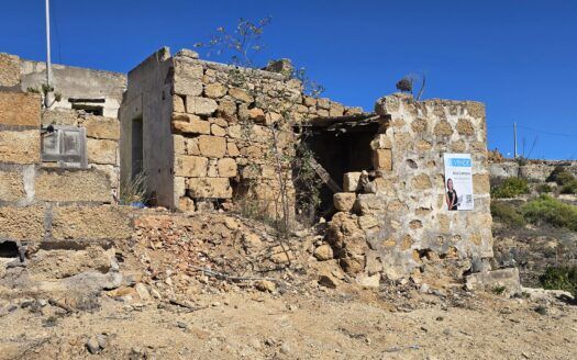 Fantástico terreno de asentamiento rural con edificación
